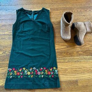 vintage 70s handmade green corduroy shift dress with embroidery // small-medium